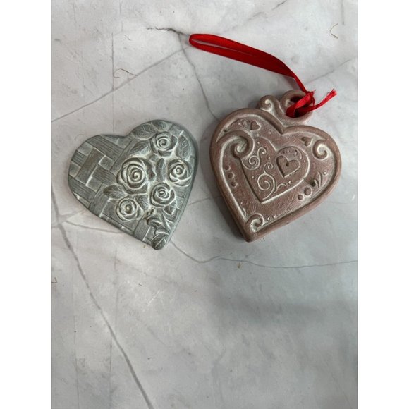 2 Isabel Bloom Cement Sculpture Folk Art Heart Figures Valentine Signed Dated US - Picture 2 of 6